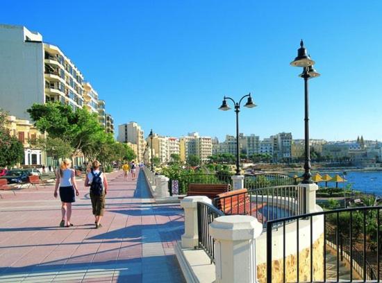 Modern Family Holiday Retreat In Gzira สลีมา ภายนอก รูปภาพ
